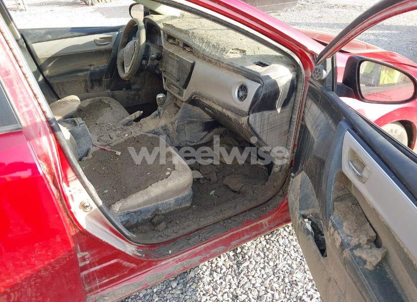 Photo 5 of 2018 Toyota Corolla LE (VIN 2T1BURHE8JC058060)