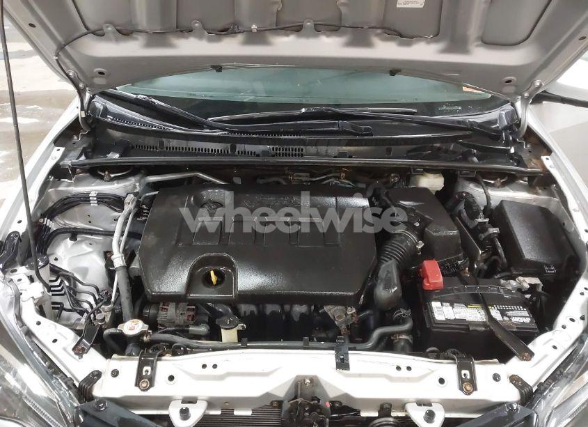 Photo 10 of 2018 Toyota Corolla LE (VIN 2T1BURHE8JC064800)