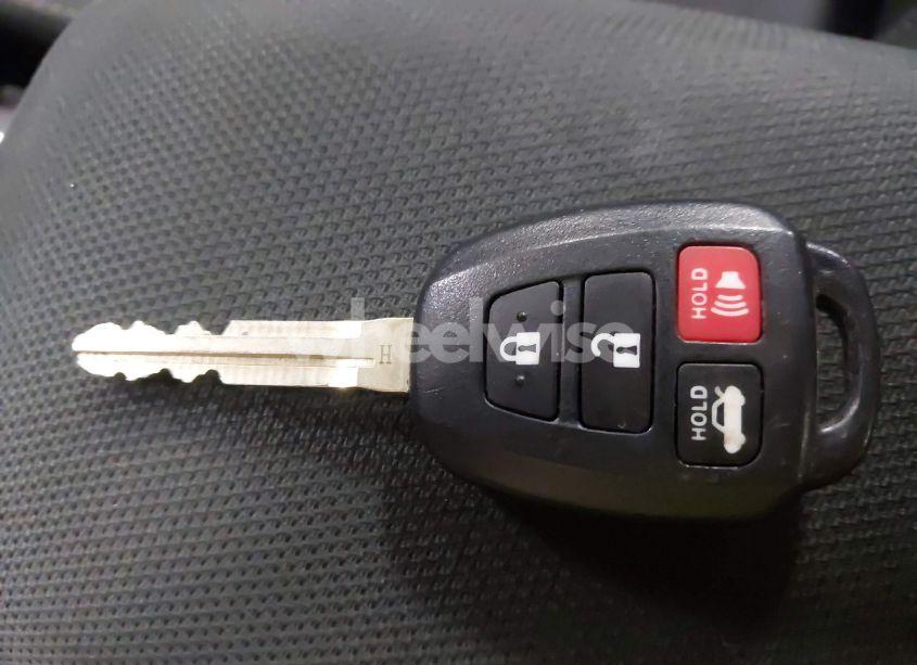 Photo 11 of 2018 Toyota Corolla LE (VIN 2T1BURHE8JC064800)