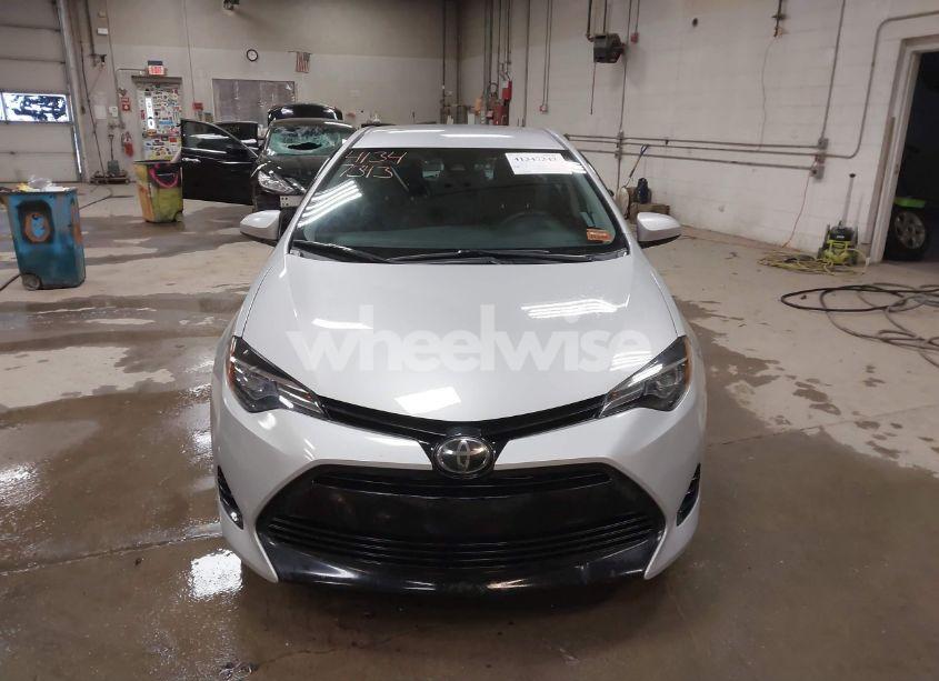Photo 13 of 2018 Toyota Corolla LE (VIN 2T1BURHE8JC064800)