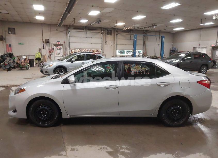 Photo 15 of 2018 Toyota Corolla LE (VIN 2T1BURHE8JC064800)