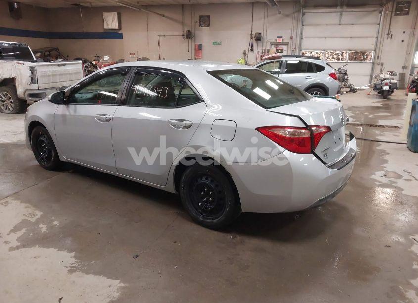 Photo 3 of 2018 Toyota Corolla LE (VIN 2T1BURHE8JC064800)