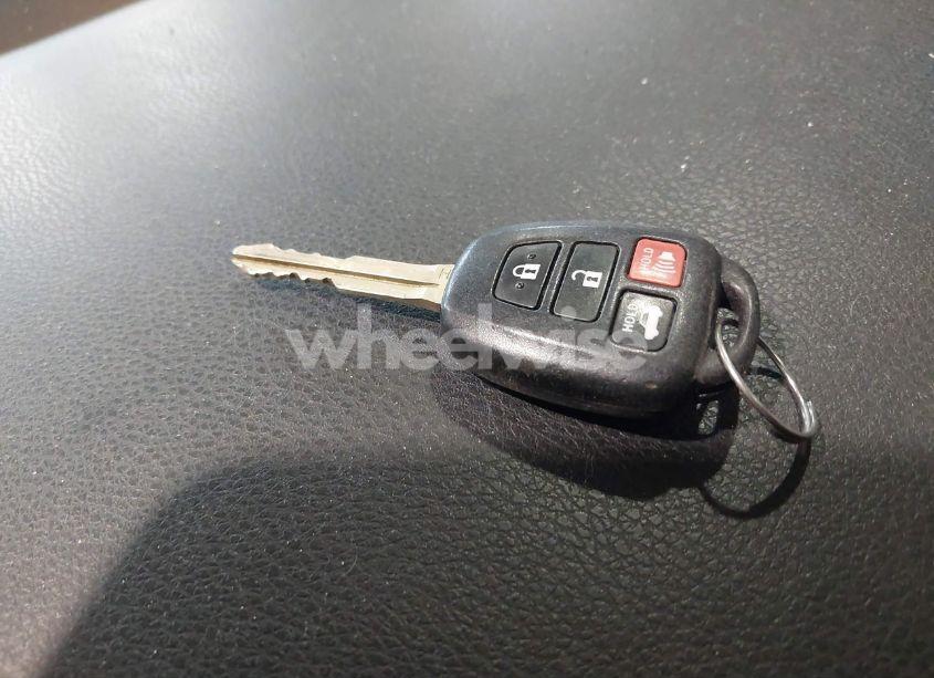 Photo 11 of 2018 Toyota Corolla LE (VIN 2T1BURHE8JC076882)