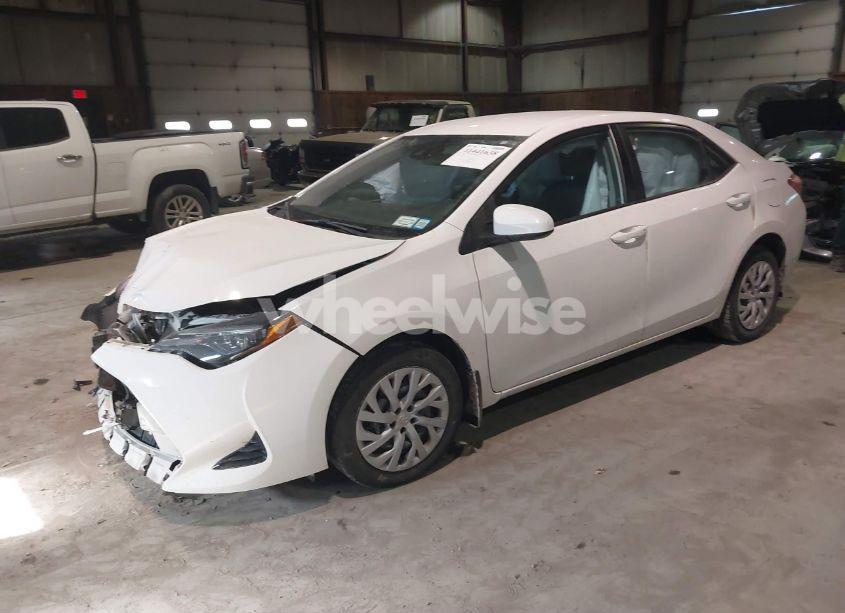 Photo 2 of 2018 Toyota Corolla LE (VIN 2T1BURHE8JC076882)