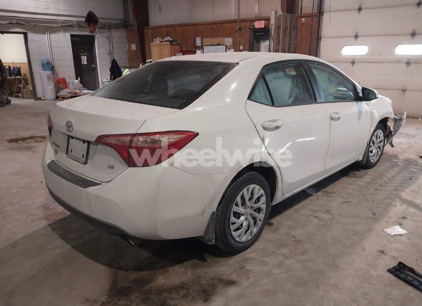 Photo 4 of 2018 Toyota Corolla LE (VIN 2T1BURHE8JC076882)