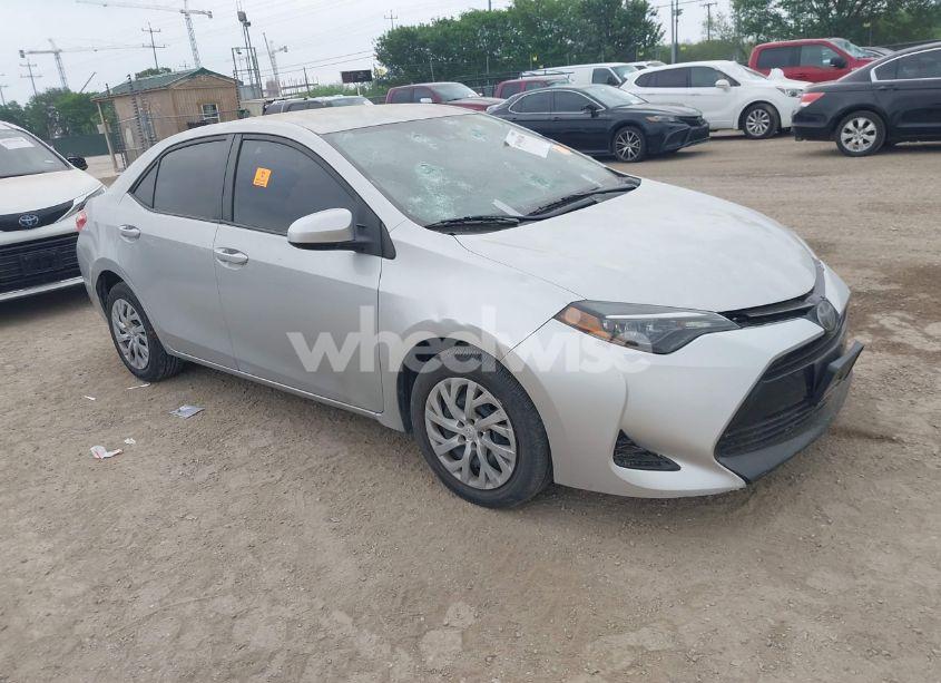 2018 Toyota Corolla LE (VIN 2T1BURHE8JC079006) main photo