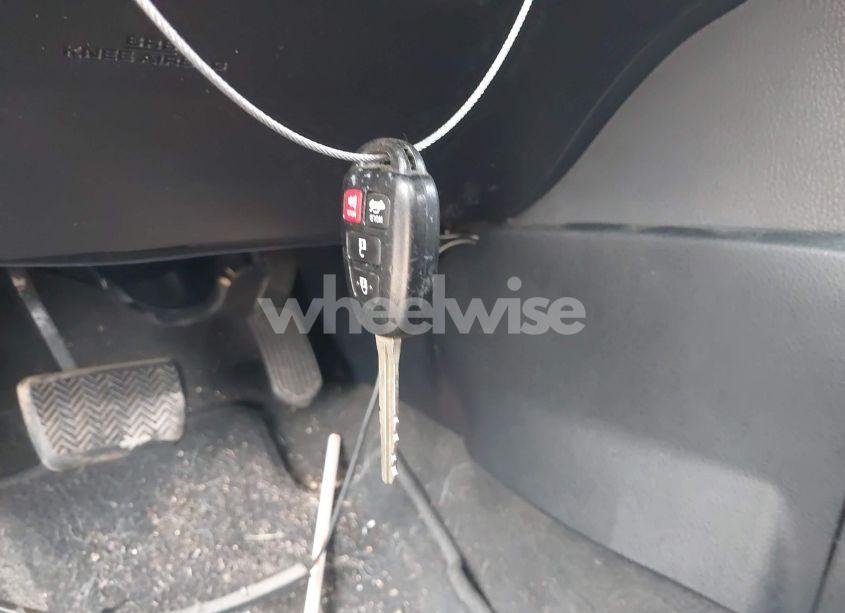 Photo 11 of 2018 Toyota Corolla LE (VIN 2T1BURHE8JC079006)