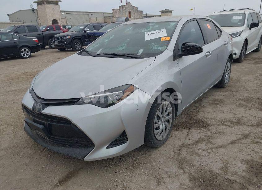 Photo 2 of 2018 Toyota Corolla LE (VIN 2T1BURHE8JC079006)