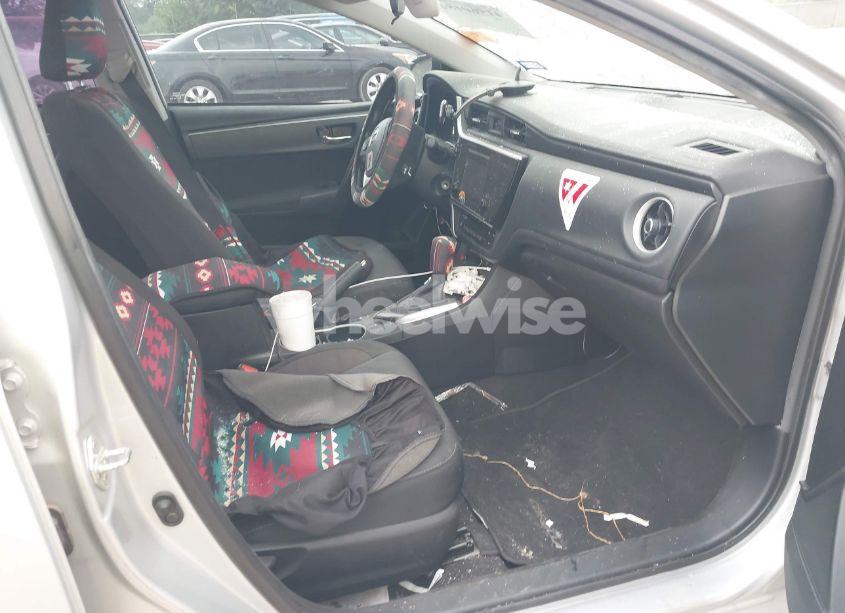 Photo 5 of 2018 Toyota Corolla LE (VIN 2T1BURHE8JC079006)