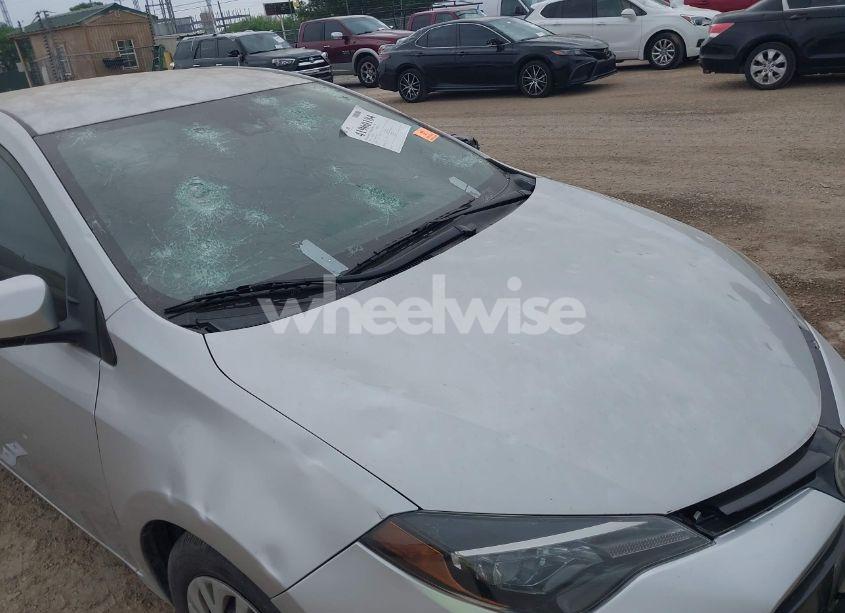 Photo 6 of 2018 Toyota Corolla LE (VIN 2T1BURHE8JC079006)