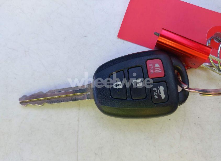 Photo 11 of 2018 Toyota Corolla SE (VIN 2T1BURHE8JC080897)