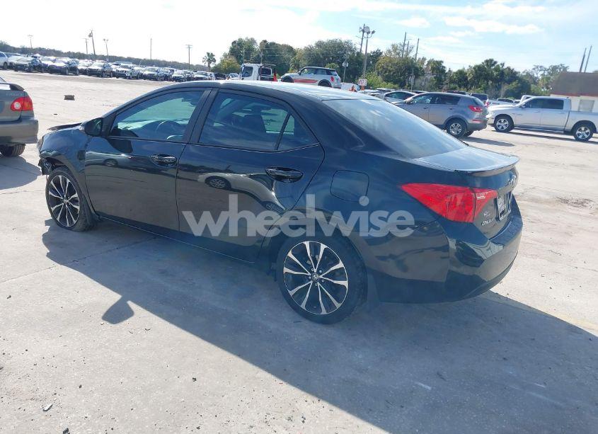Photo 3 of 2018 Toyota Corolla SE (VIN 2T1BURHE8JC080897)