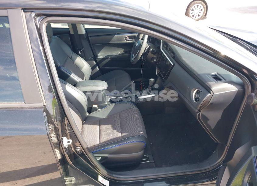 Photo 5 of 2018 Toyota Corolla SE (VIN 2T1BURHE8JC080897)