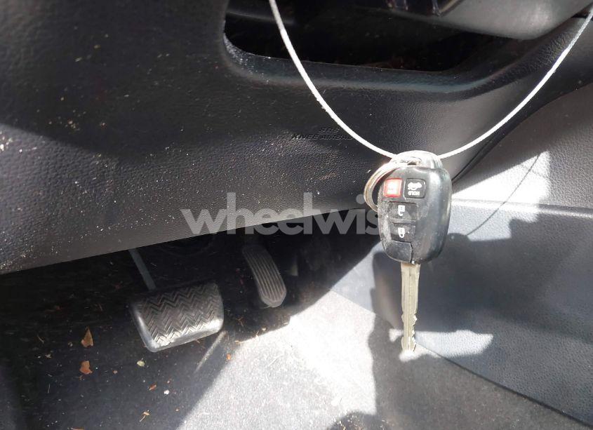 Photo 11 of 2018 Toyota Corolla LE (VIN 2T1BURHE8JC081838)