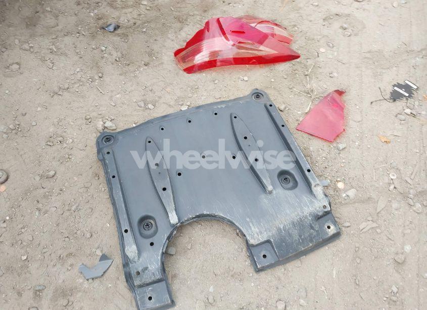 Photo 12 of 2018 Toyota Corolla LE (VIN 2T1BURHE8JC081838)