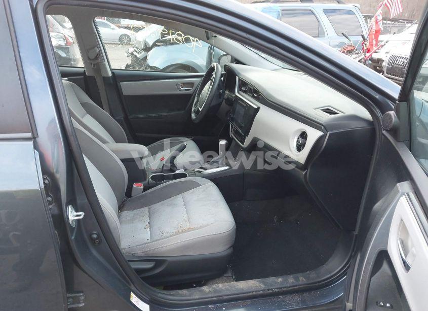 Photo 5 of 2018 Toyota Corolla LE (VIN 2T1BURHE8JC081838)