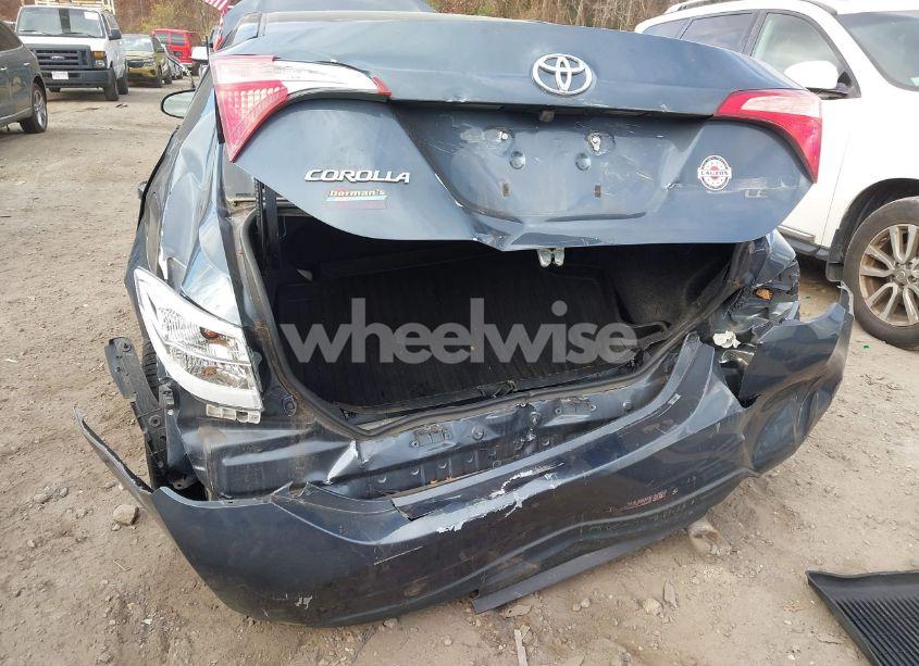 Photo 6 of 2018 Toyota Corolla LE (VIN 2T1BURHE8JC081838)
