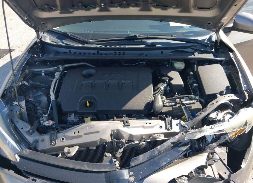 Photo 10 of 2018 Toyota Corolla LE (VIN 2T1BURHE8JC093651)