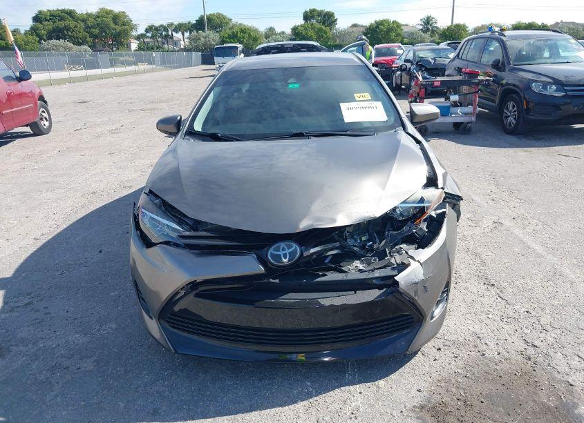 Photo 12 of 2018 Toyota Corolla LE (VIN 2T1BURHE8JC093651)