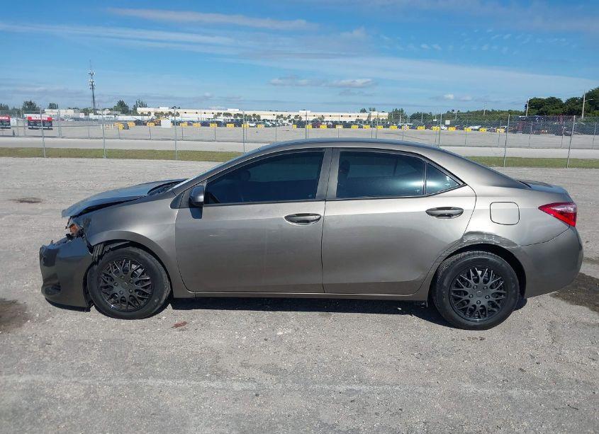 Photo 14 of 2018 Toyota Corolla LE (VIN 2T1BURHE8JC093651)
