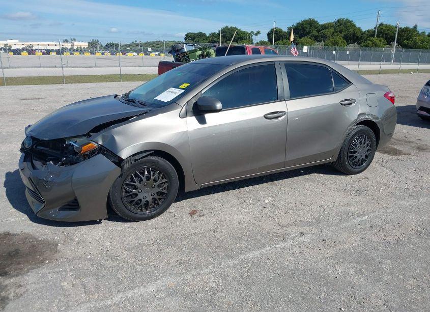 Photo 2 of 2018 Toyota Corolla LE (VIN 2T1BURHE8JC093651)