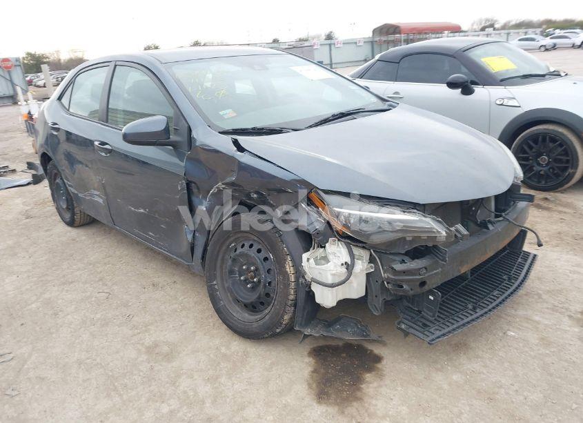 2018 Toyota Corolla LE (VIN 2T1BURHE8JC111386) main photo
