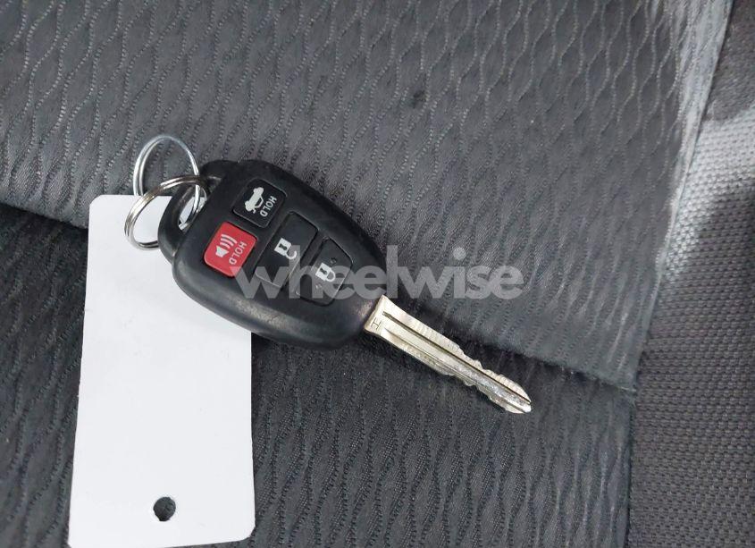 Photo 11 of 2018 Toyota Corolla LE (VIN 2T1BURHE8JC111386)