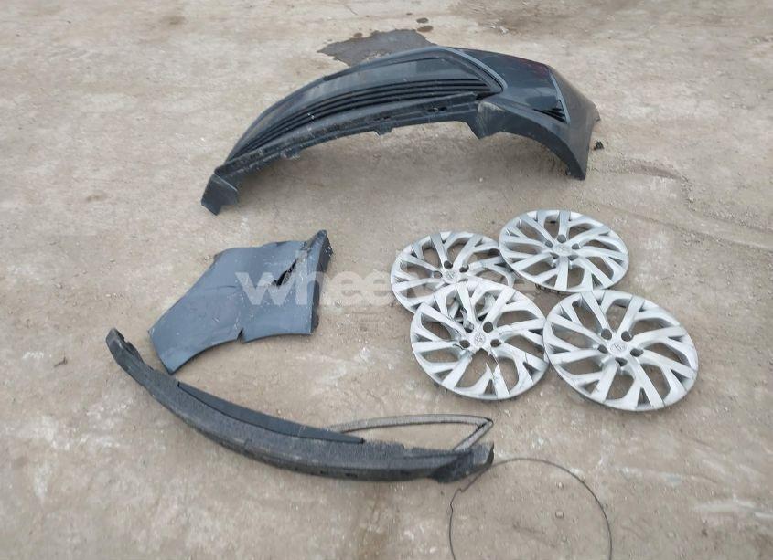 Photo 12 of 2018 Toyota Corolla LE (VIN 2T1BURHE8JC111386)