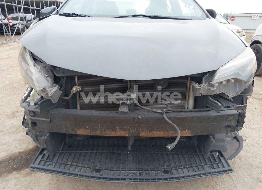 Photo 13 of 2018 Toyota Corolla LE (VIN 2T1BURHE8JC111386)