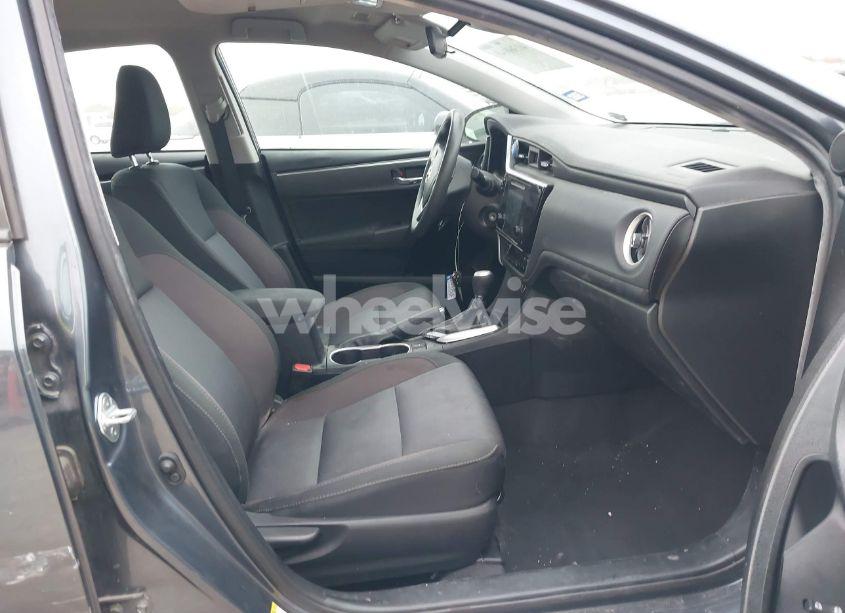 Photo 5 of 2018 Toyota Corolla LE (VIN 2T1BURHE8JC111386)