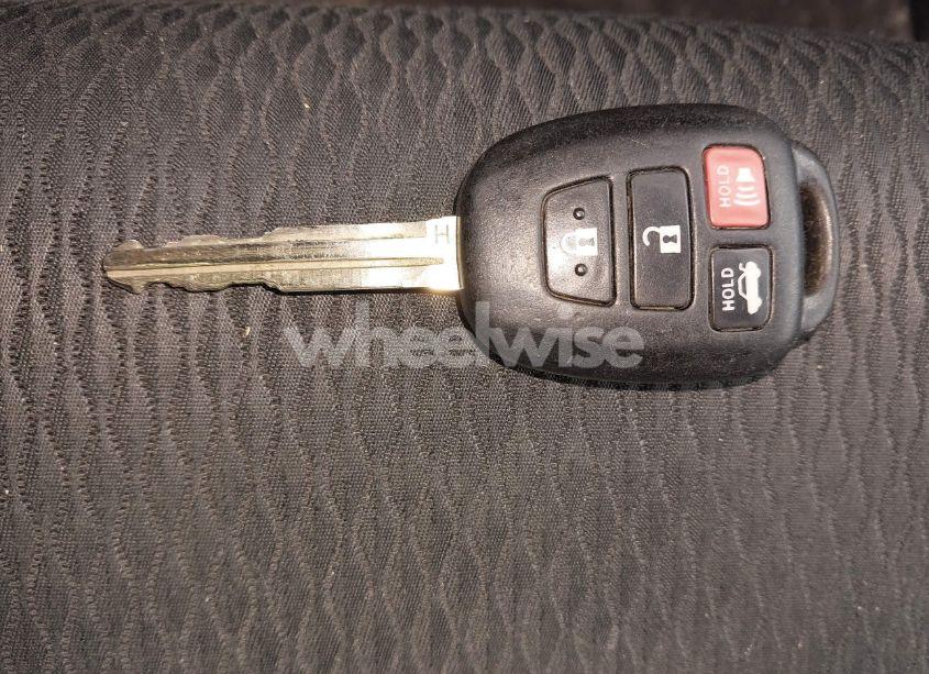 Photo 11 of 2018 Toyota Corolla LE (VIN 2T1BURHE8JC113915)