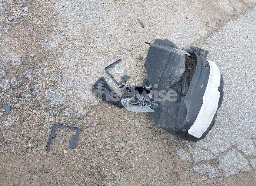 Photo 12 of 2018 Toyota Corolla LE (VIN 2T1BURHE8JC113915)