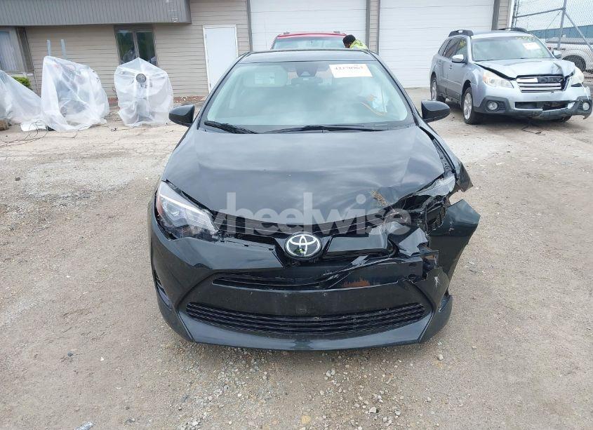 Photo 13 of 2018 Toyota Corolla LE (VIN 2T1BURHE8JC113915)