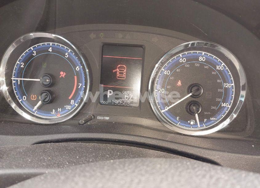 Photo 16 of 2018 Toyota Corolla LE (VIN 2T1BURHE8JC113915)