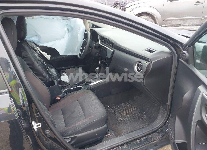 Photo 5 of 2018 Toyota Corolla LE (VIN 2T1BURHE8JC113915)