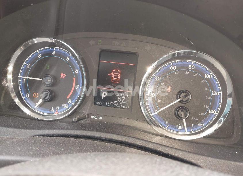 Photo 7 of 2018 Toyota Corolla LE (VIN 2T1BURHE8JC113915)