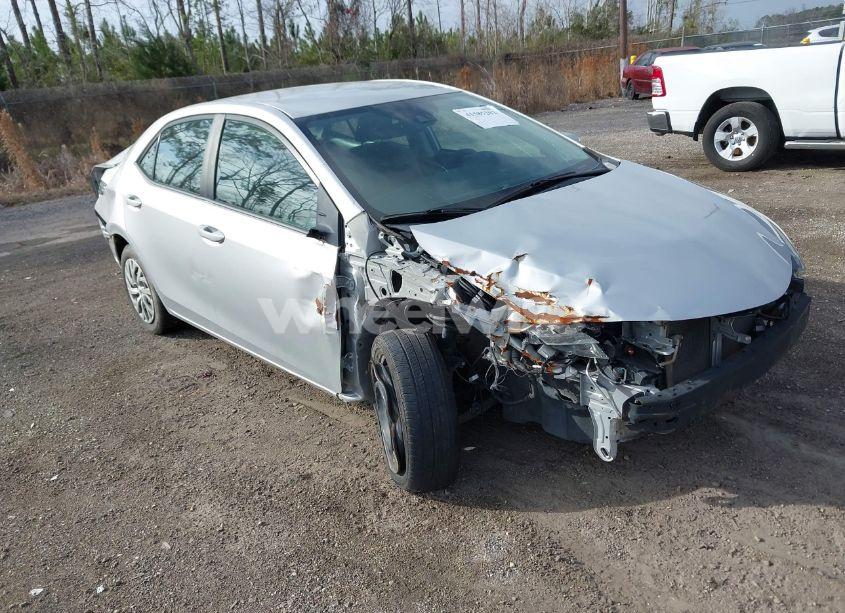 2018 Toyota Corolla LE (VIN 2T1BURHE8JC118807) main photo