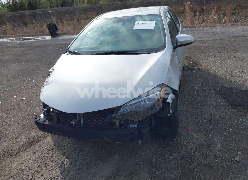 Photo 11 of 2018 Toyota Corolla LE (VIN 2T1BURHE8JC118807)