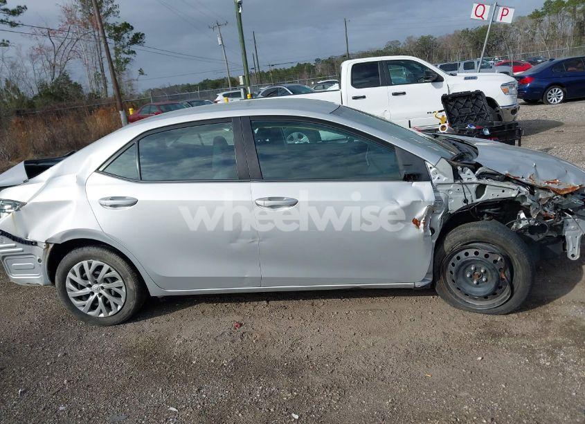 Photo 12 of 2018 Toyota Corolla LE (VIN 2T1BURHE8JC118807)