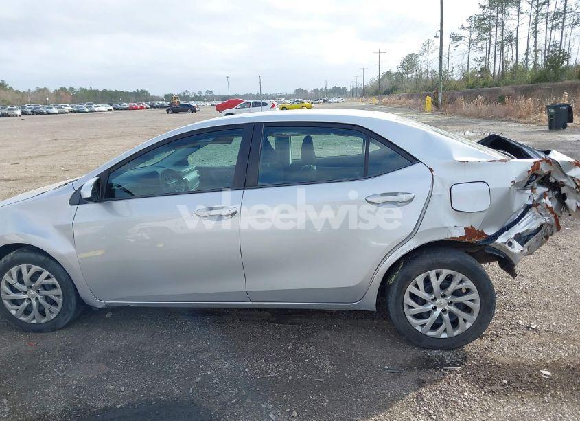 Photo 13 of 2018 Toyota Corolla LE (VIN 2T1BURHE8JC118807)