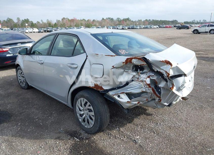 Photo 3 of 2018 Toyota Corolla LE (VIN 2T1BURHE8JC118807)