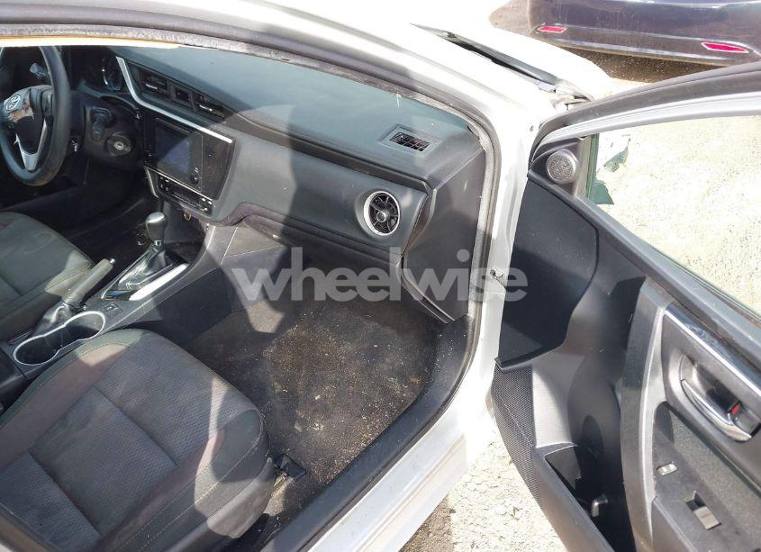 Photo 5 of 2018 Toyota Corolla LE (VIN 2T1BURHE8JC118807)