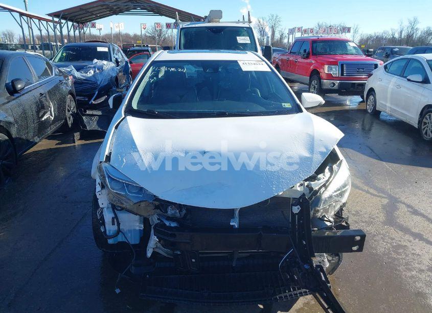 Photo 13 of 2018 Toyota Corolla SE (VIN 2T1BURHE8JC978108)