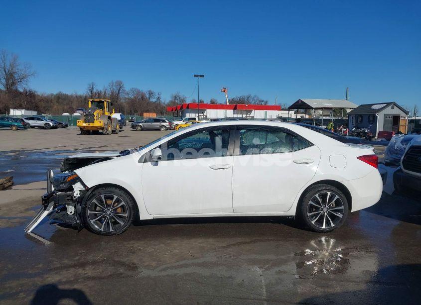 Photo 15 of 2018 Toyota Corolla SE (VIN 2T1BURHE8JC978108)