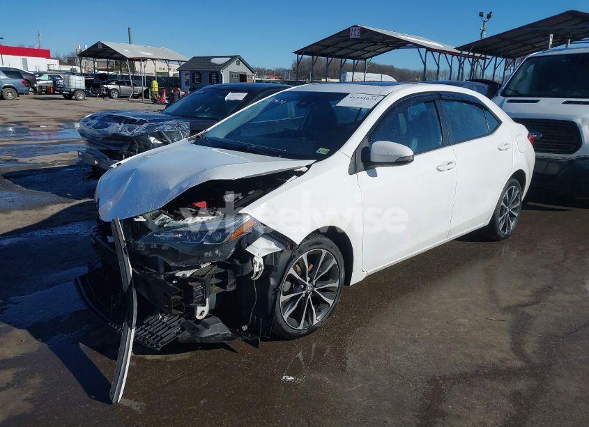 Photo 2 of 2018 Toyota Corolla SE (VIN 2T1BURHE8JC978108)