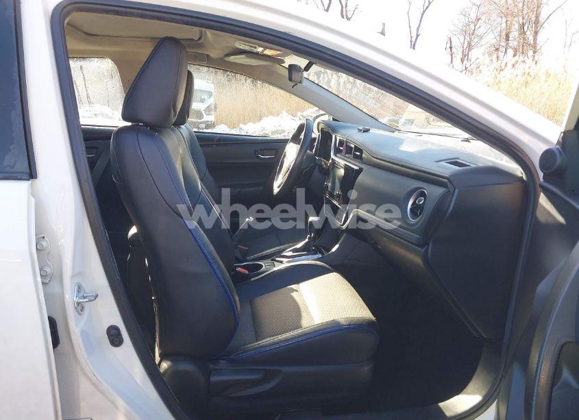 Photo 5 of 2018 Toyota Corolla SE (VIN 2T1BURHE8JC978108)