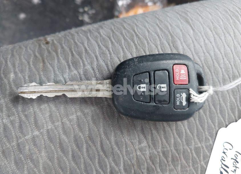 Photo 11 of 2018 Toyota Corolla LE (VIN 2T1BURHE8JC980330)