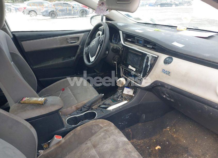 Photo 5 of 2018 Toyota Corolla LE (VIN 2T1BURHE8JC980330)