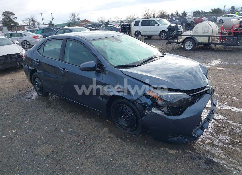 2018 Toyota Corolla LE (VIN 2T1BURHE8JC980781) main photo