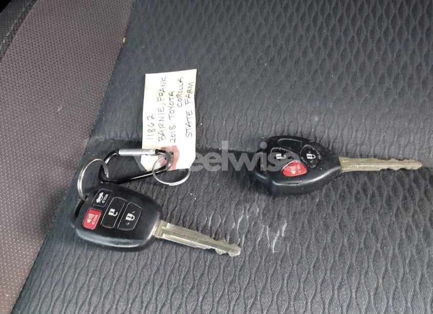 Photo 11 of 2018 Toyota Corolla LE (VIN 2T1BURHE8JC980781)